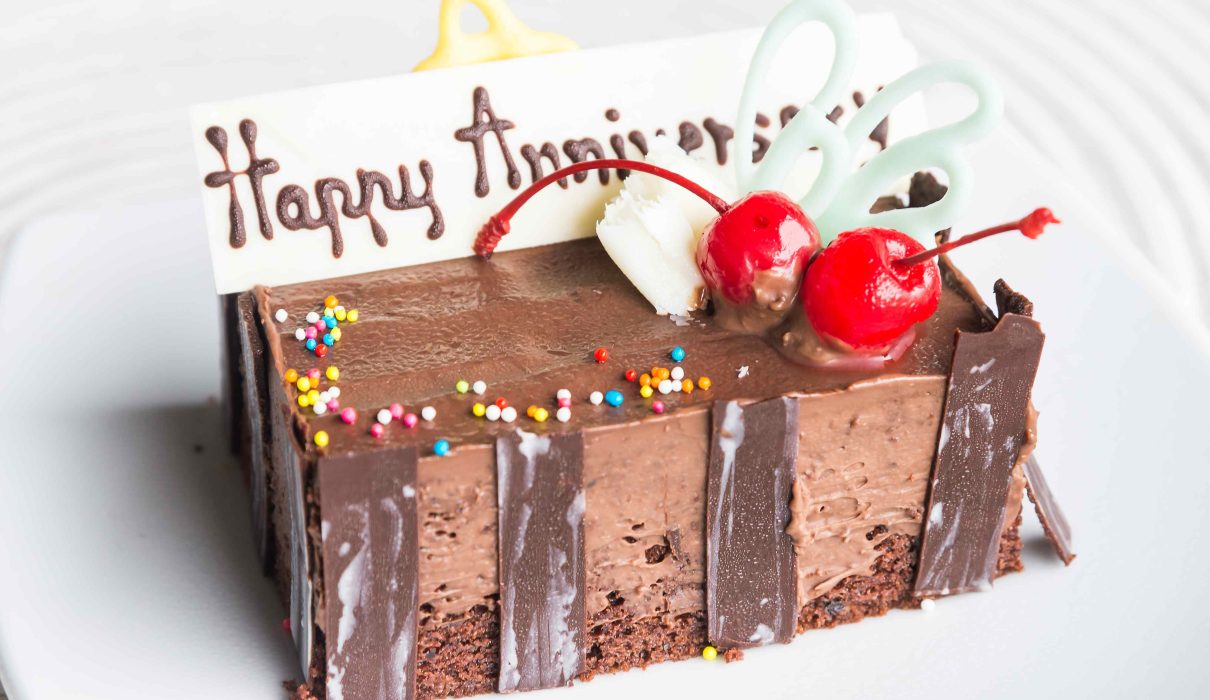 Custom Logo Corporate Anniversary Cakes for Company Celebrations: