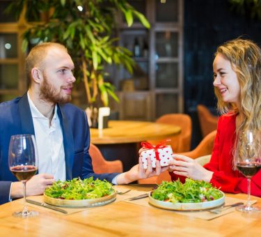 How to Choose the Best Business Lunch Deals Dubai for Client Meetings